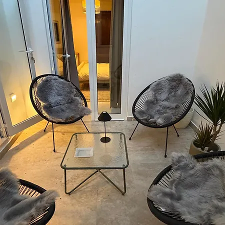 아파트 First Floor With Own Front Door - 발레타