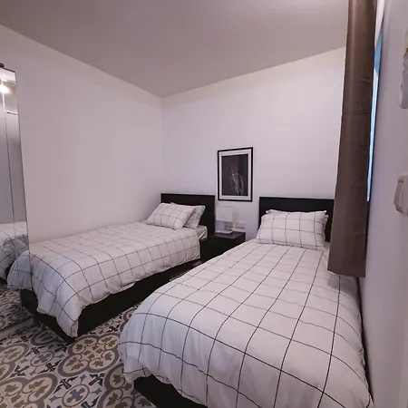 아파트 First Floor With Own Front Door - 발레타