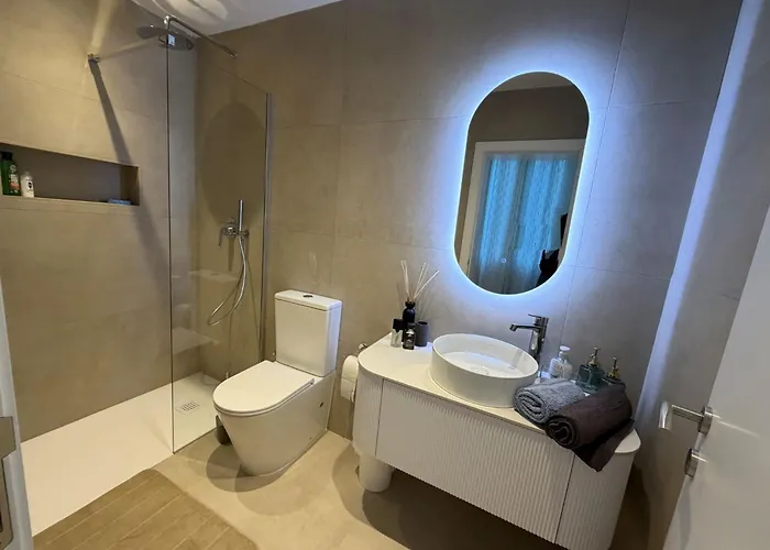 아파트 First Floor With Own Front Door - *