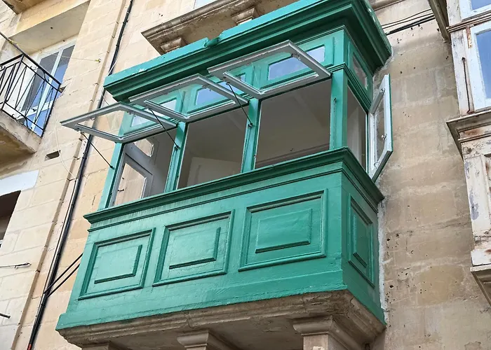 First Floor With Own Front Door - *