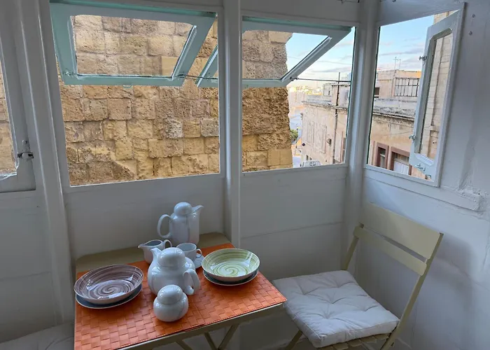 First Floor With Own Front Door - 발레타