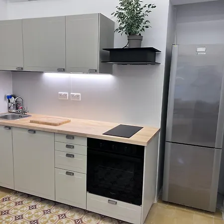 First Floor With Own Front Door - Appartement