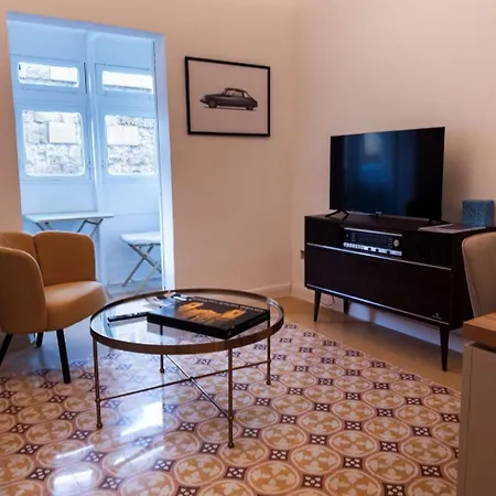 First Floor With Own Front Door - Apartment