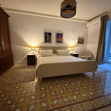 First Floor With Own Front Door - Apartment *