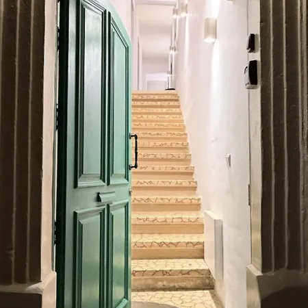 Apartment First Floor With Own Front Door - Valletta
