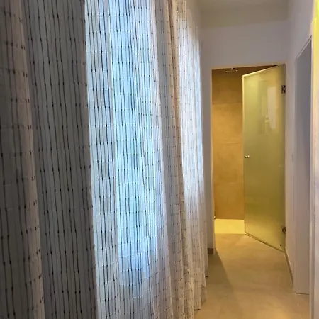 First Floor With Own Front Door - * Valletta