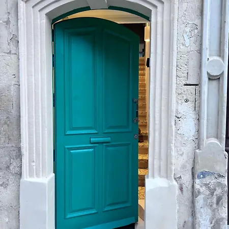 First Floor With Own Front Door - * Valletta