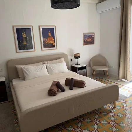 First Floor With Own Front Door - Apartment