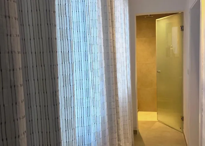 First Floor With Own Front Door - * Valletta